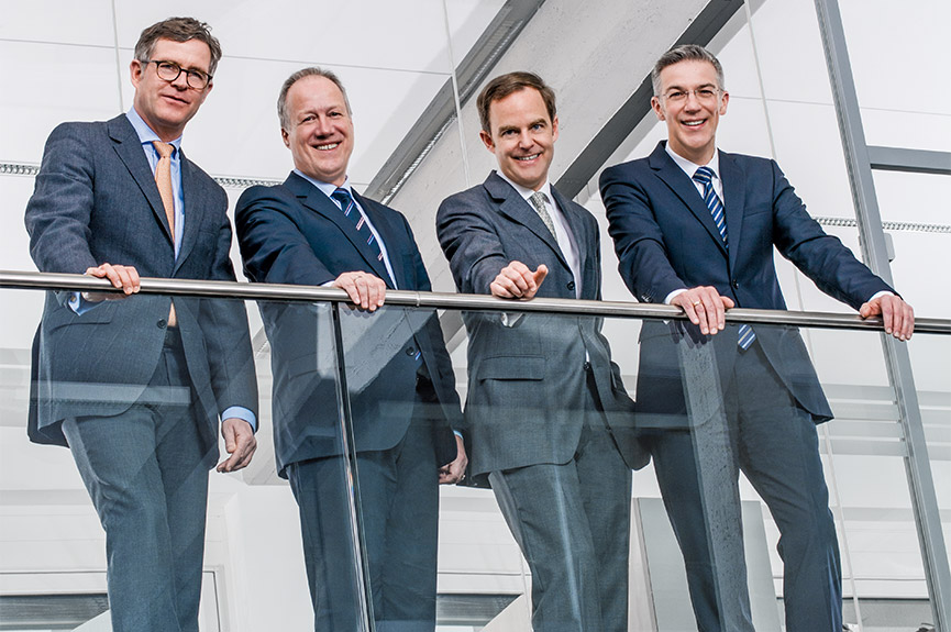
Böllhoff集团管理层（从左往右依次Wilhelm A. Böllhoff、Dr. Carsten Löffler、Michael W. Böllhoff、Dr. Jens Bunte）
